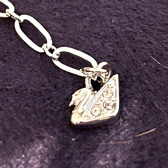 ✨ Edgy Swarovski Black Leather, Crystal Bracelet with Rose Gold Plated Settings - Picture 7 of 16